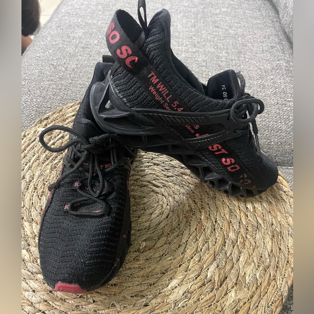 New Trendy Lightweight Breathable Running Shoes Blade Tyle Shoes Walking Sneaker